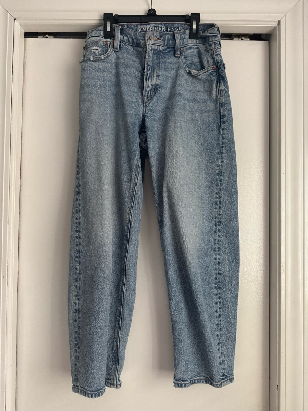 American Eagle Light Wash Barrel Leg Jeans size 2